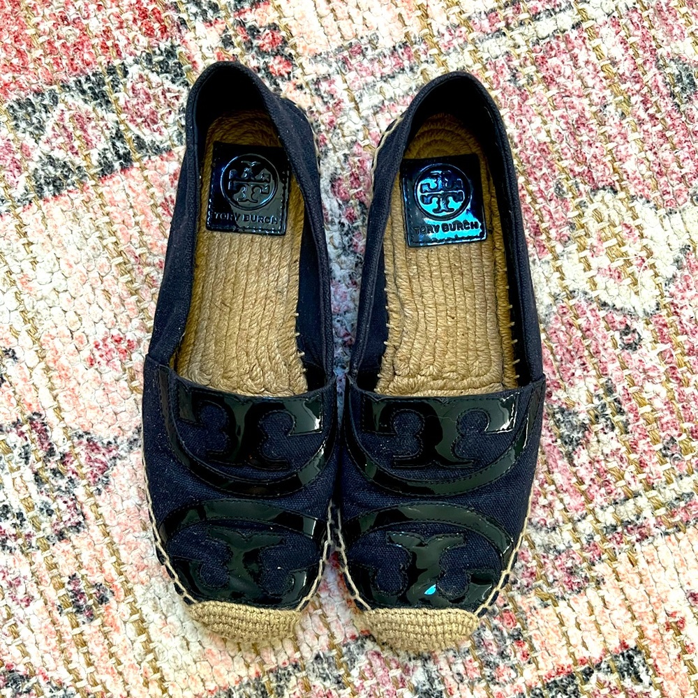 TORY BURCH like new navy flats